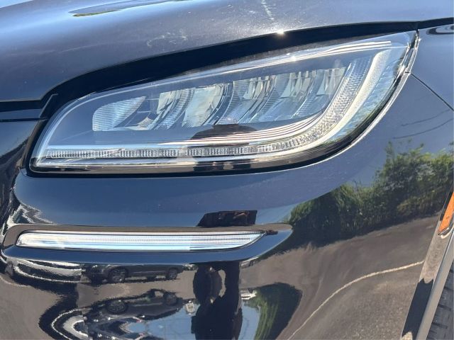Vehicle image 34 of 40