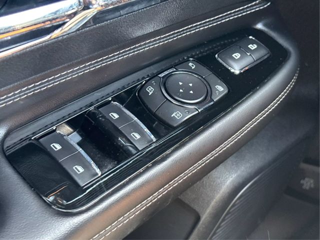 Vehicle image 33 of 40