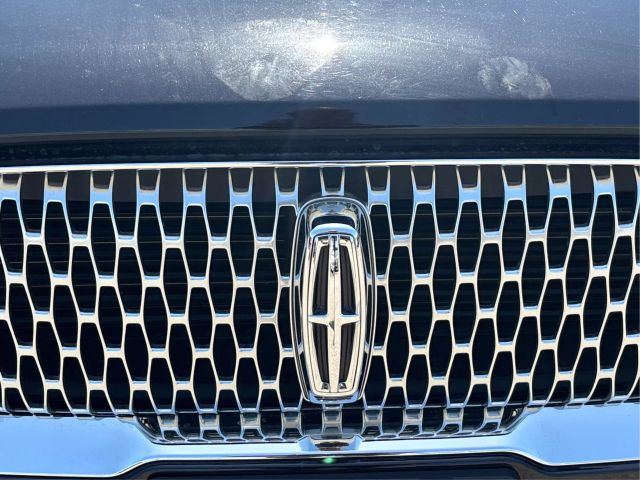 Vehicle image 32 of 40