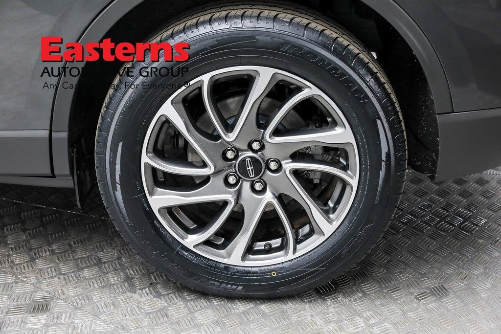 Vehicle image 38 of 62