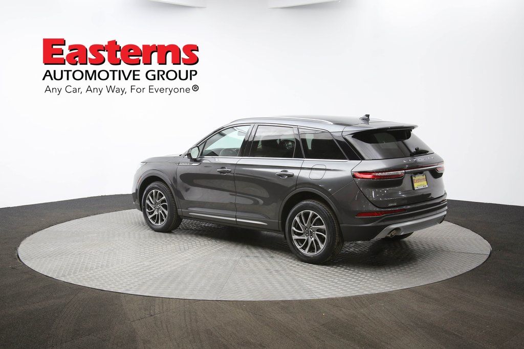 Vehicle image 32 of 62