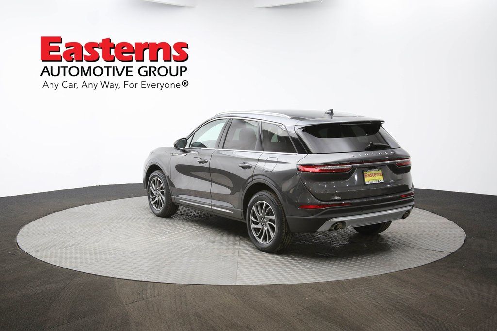 Vehicle image 33 of 62