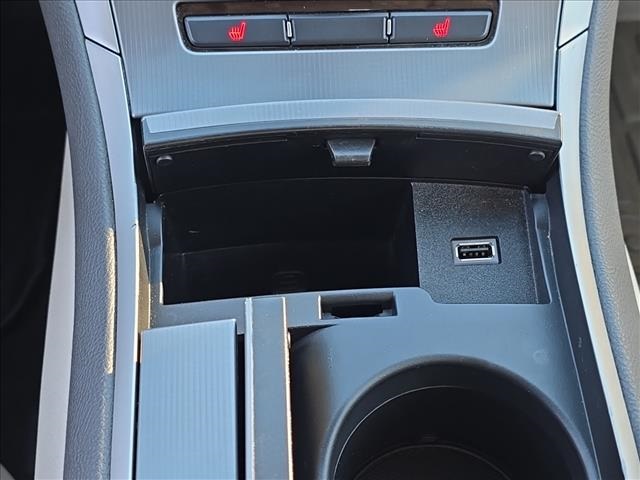 2020 Lincoln MKZ Standard Image 21 of 31