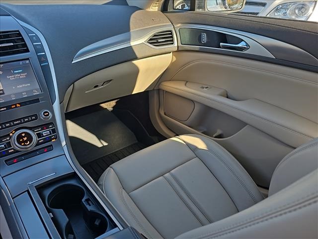 2020 Lincoln MKZ Standard Image 29 of 31