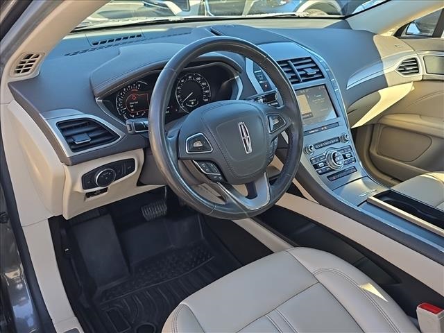 2020 Lincoln MKZ Standard Image 14 of 31