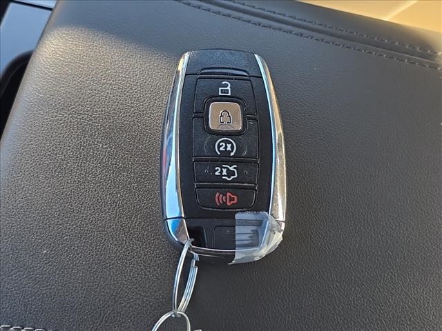 2020 Lincoln MKZ Standard Image 23 of 31