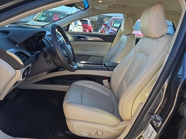 2020 Lincoln MKZ Standard Image 12 of 31