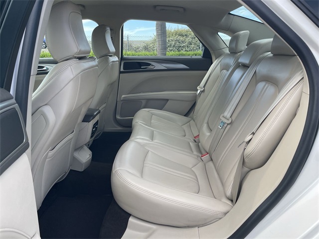 Vehicle image 25 of 35