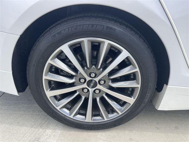 Vehicle image 33 of 35