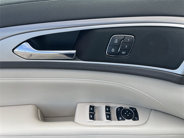 Vehicle image 23 of 35