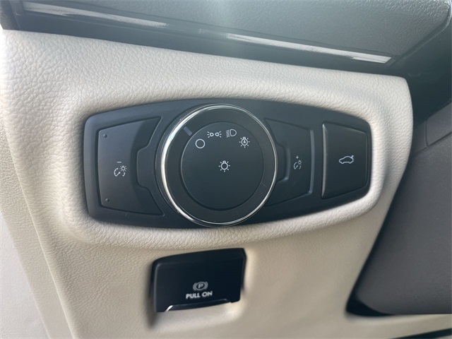 Vehicle image 19 of 35