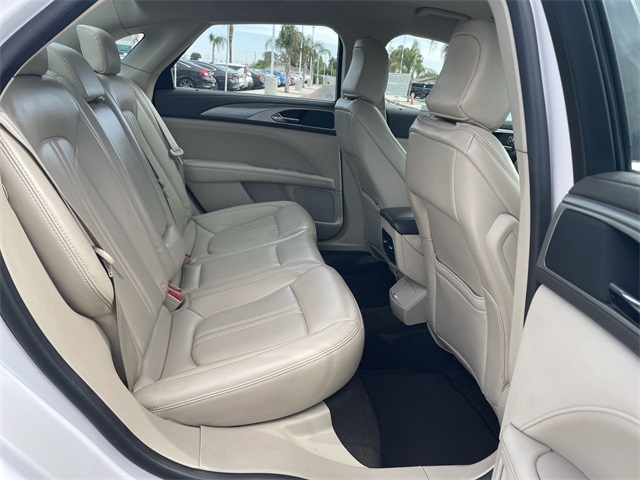 Vehicle image 27 of 35