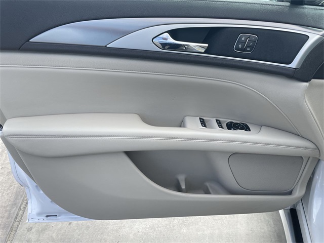 Vehicle image 22 of 35