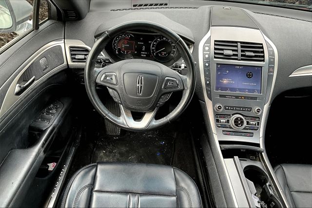 Vehicle image 14 of 32
