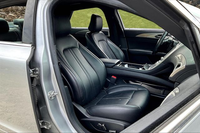 Vehicle image 11 of 32