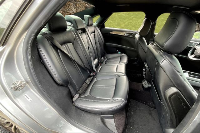 Vehicle image 9 of 32
