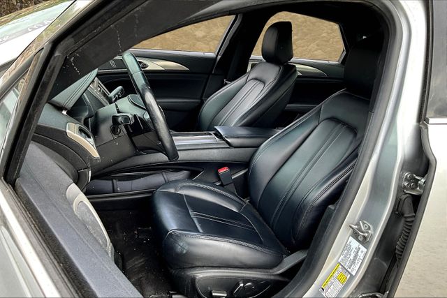 Vehicle image 10 of 32