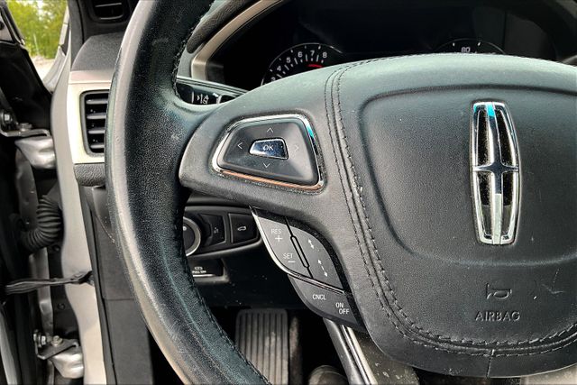 Vehicle image 18 of 32