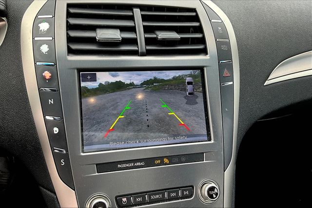 Vehicle image 21 of 32