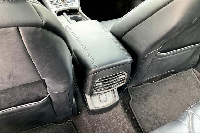 Vehicle image 26 of 32
