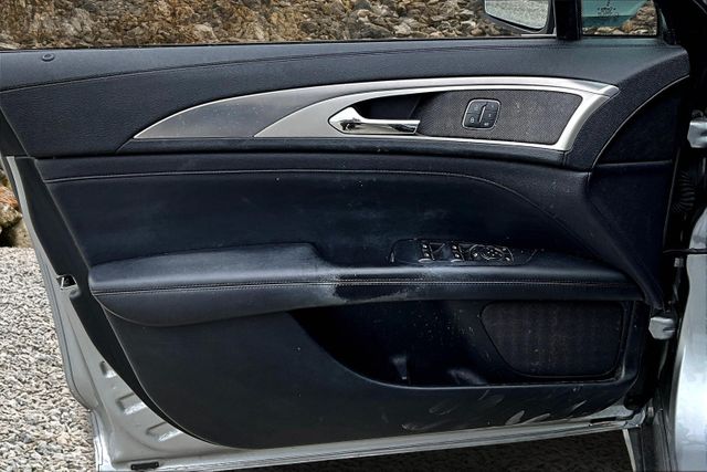 Vehicle image 24 of 32