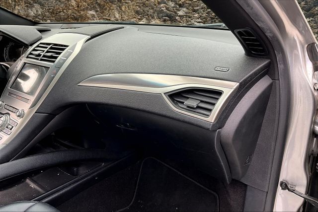 Vehicle image 16 of 32