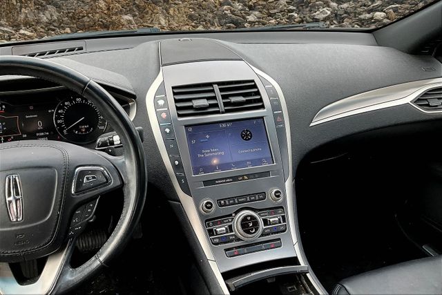 Vehicle image 17 of 32