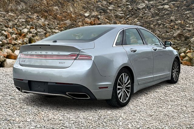 Vehicle image 4 of 32