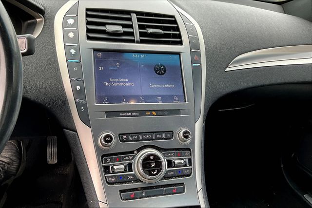 Vehicle image 22 of 32