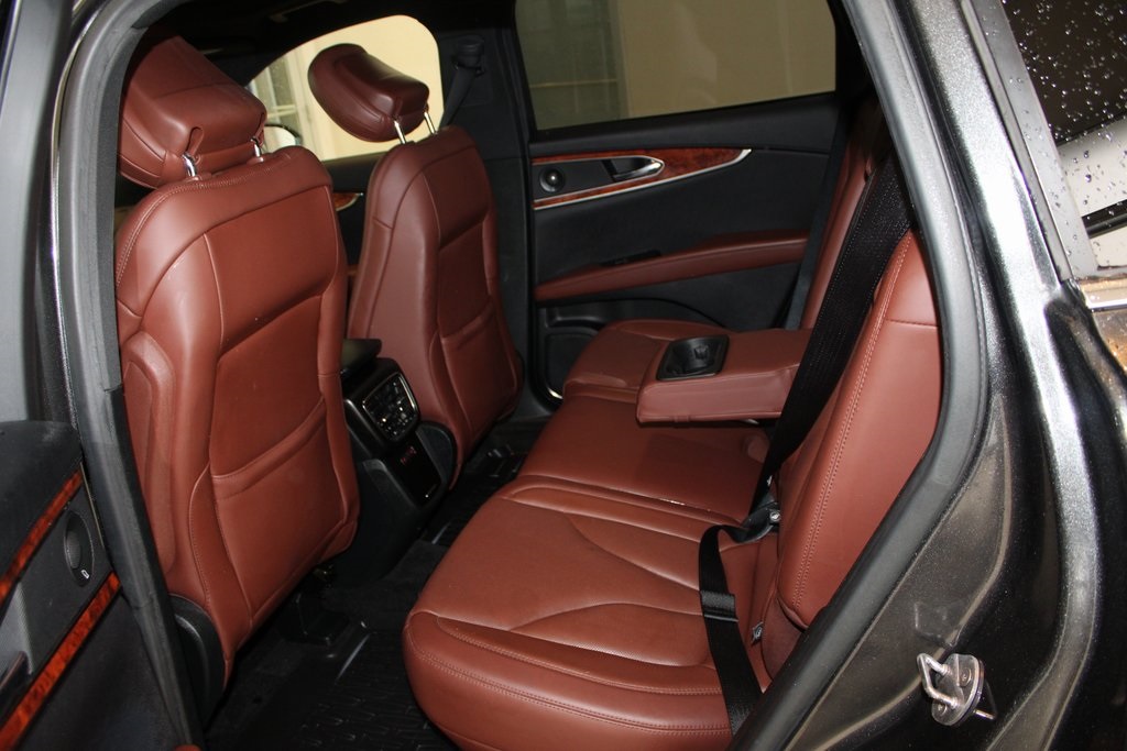 Vehicle image 17 of 45