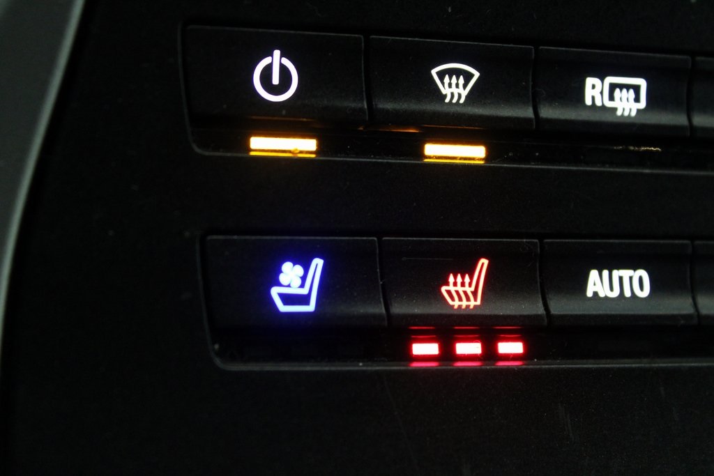Vehicle image 31 of 45