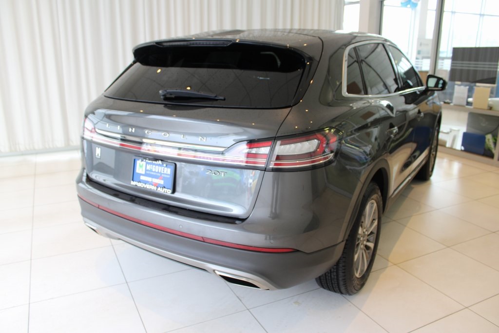 Vehicle image 4 of 45