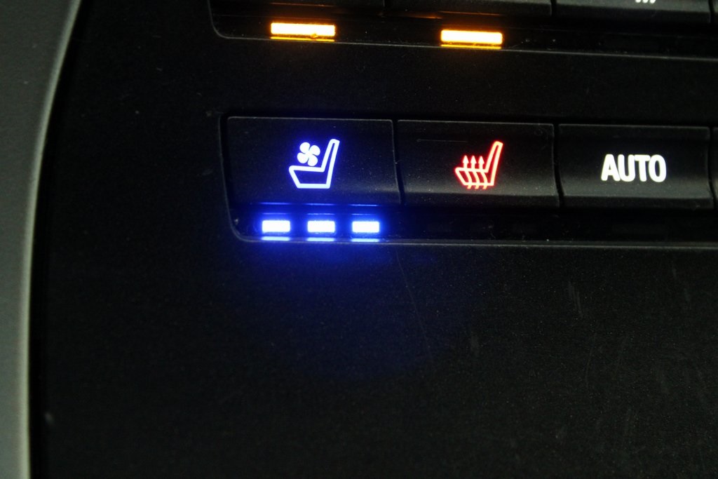 Vehicle image 32 of 45