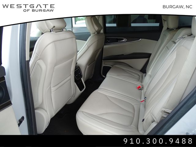 Vehicle image 26 of 32