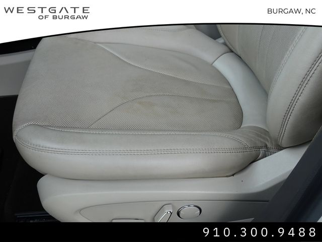 Vehicle image 22 of 32
