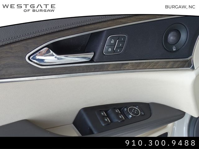Vehicle image 23 of 32