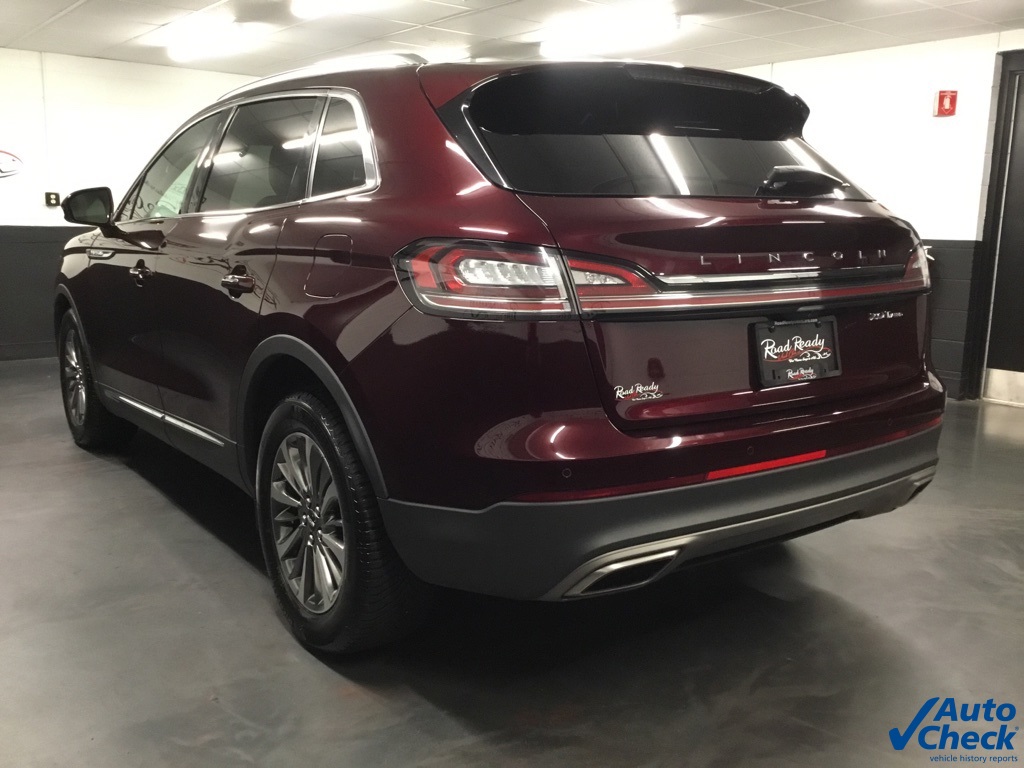 Vehicle image 10 of 47