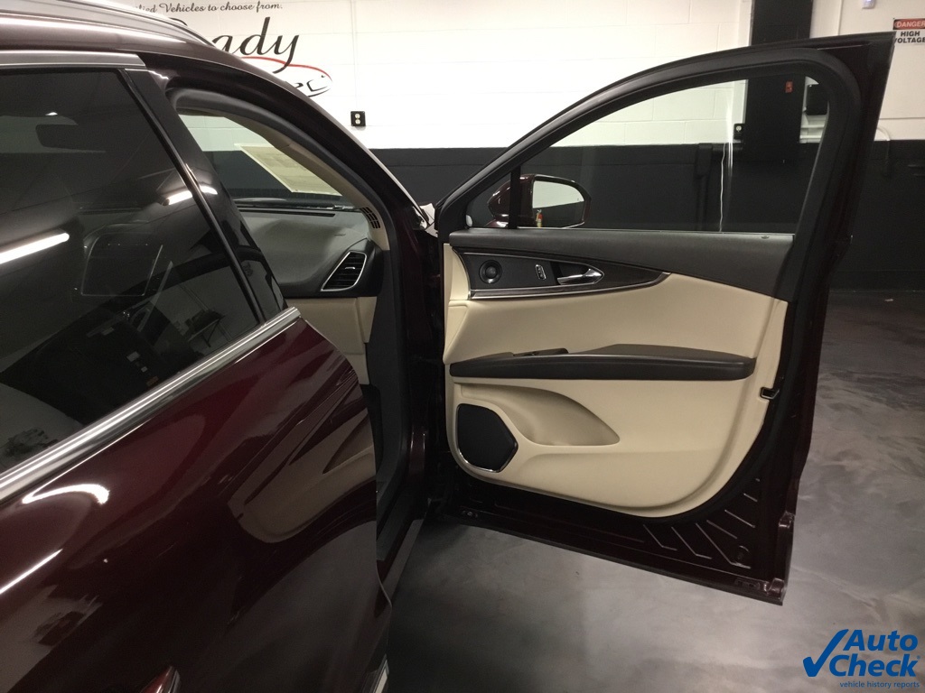 Vehicle image 29 of 47
