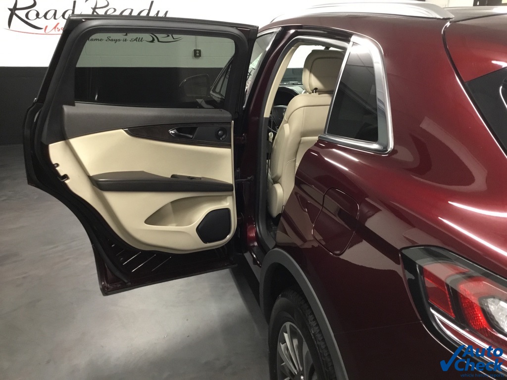 Vehicle image 37 of 47