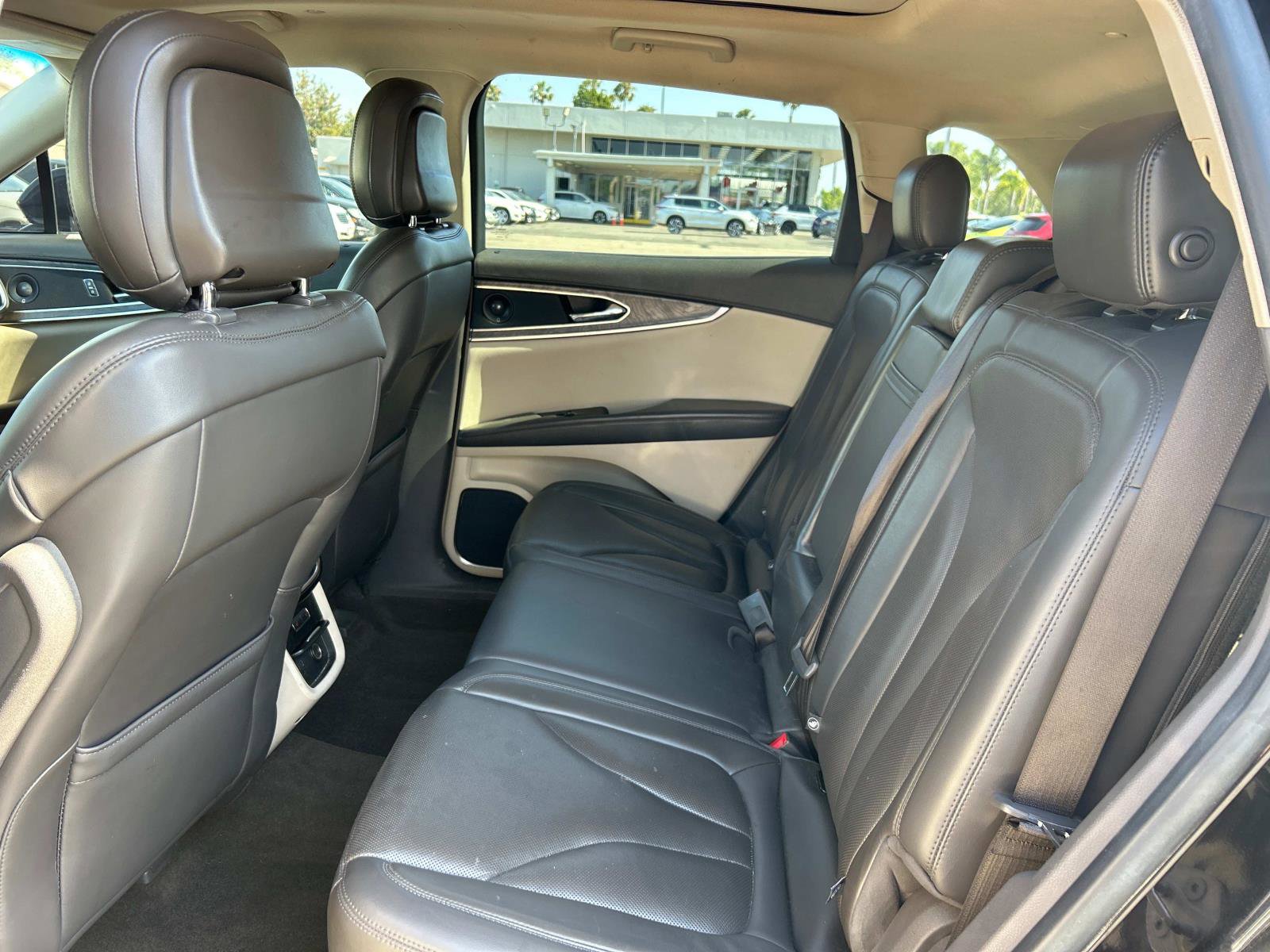Vehicle image 10 of 31
