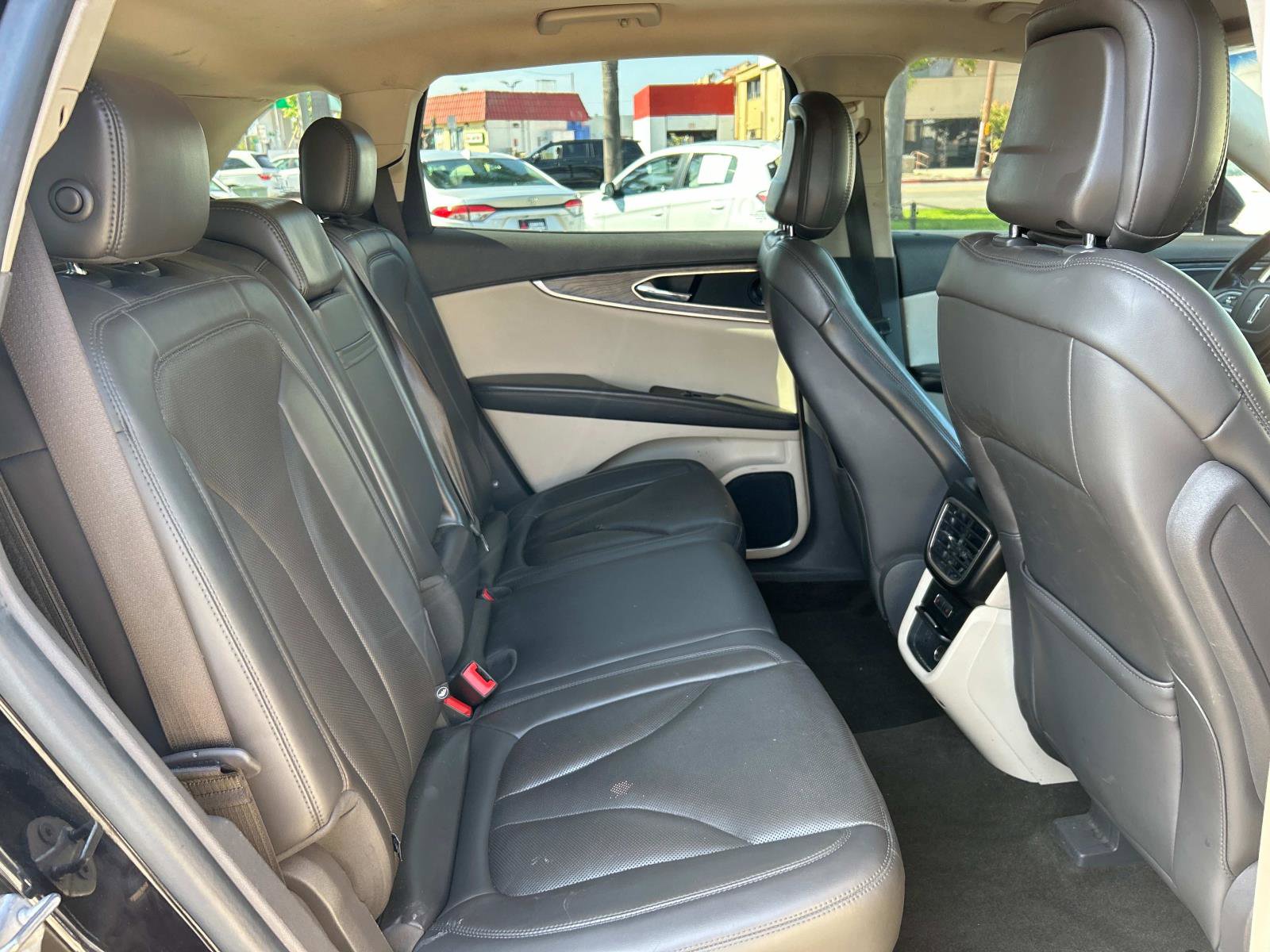 Vehicle image 9 of 31