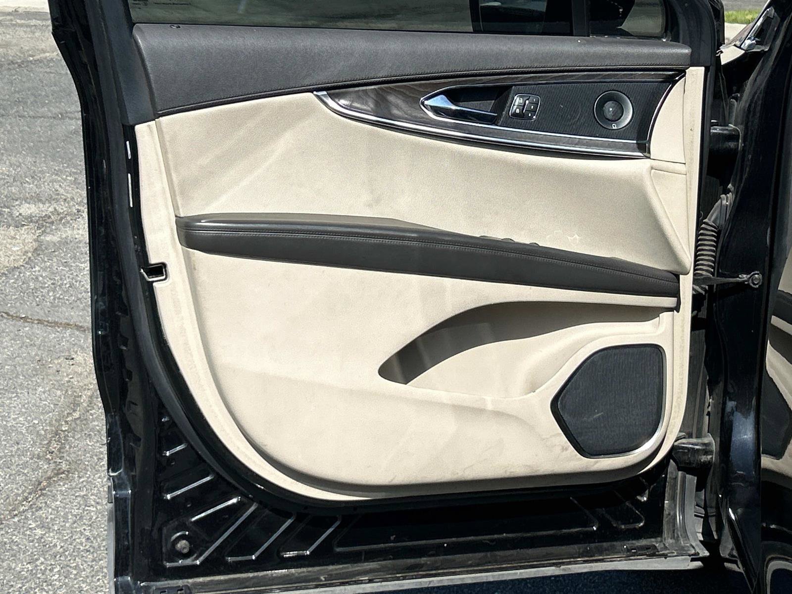 Vehicle image 23 of 31