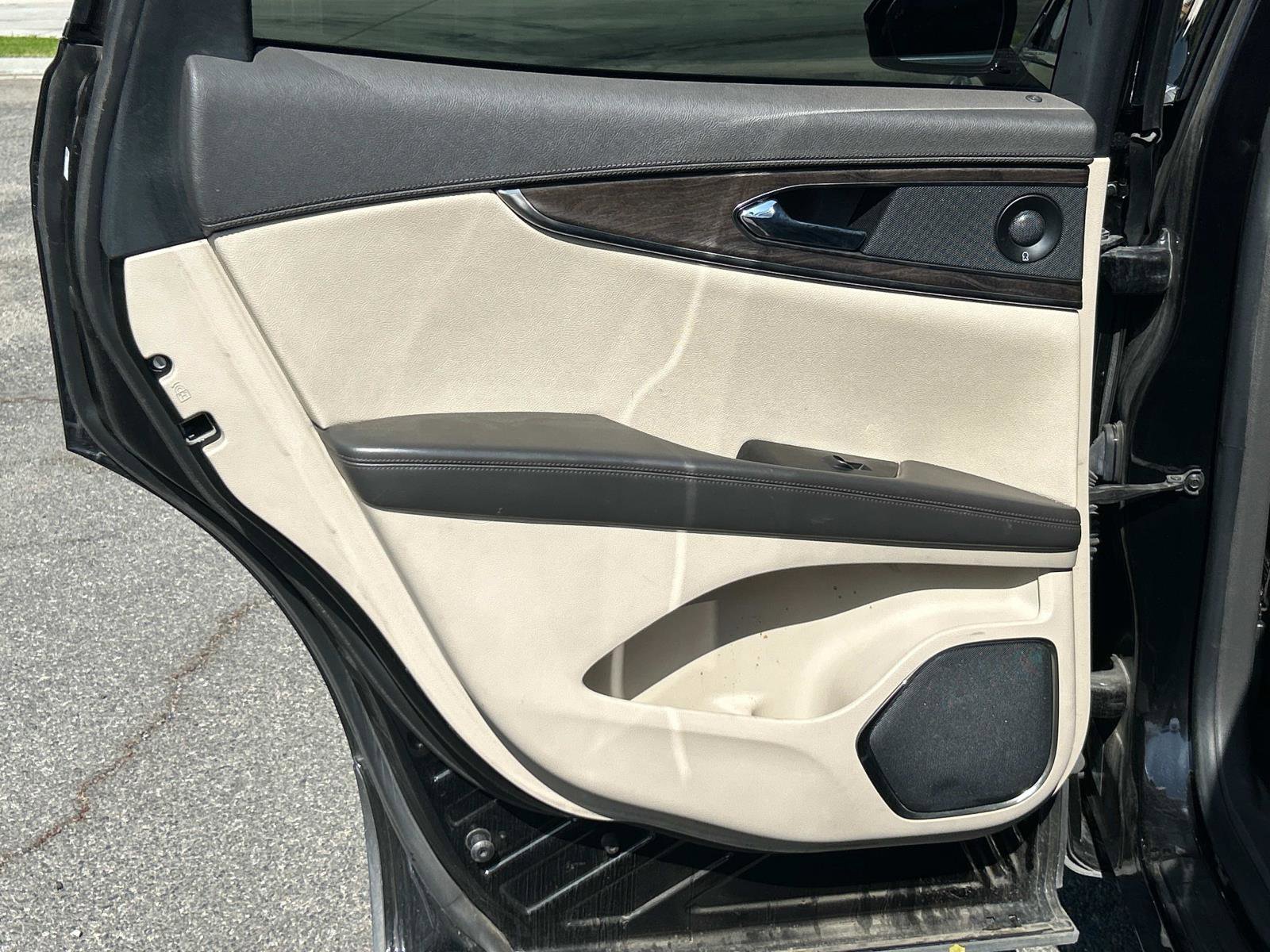 Vehicle image 22 of 31
