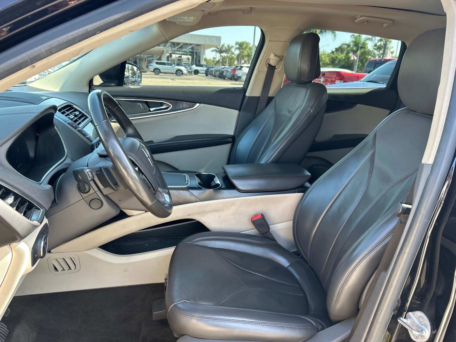 Vehicle image 11 of 31