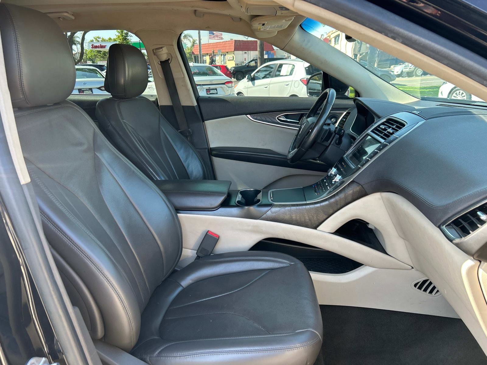 Vehicle image 12 of 31