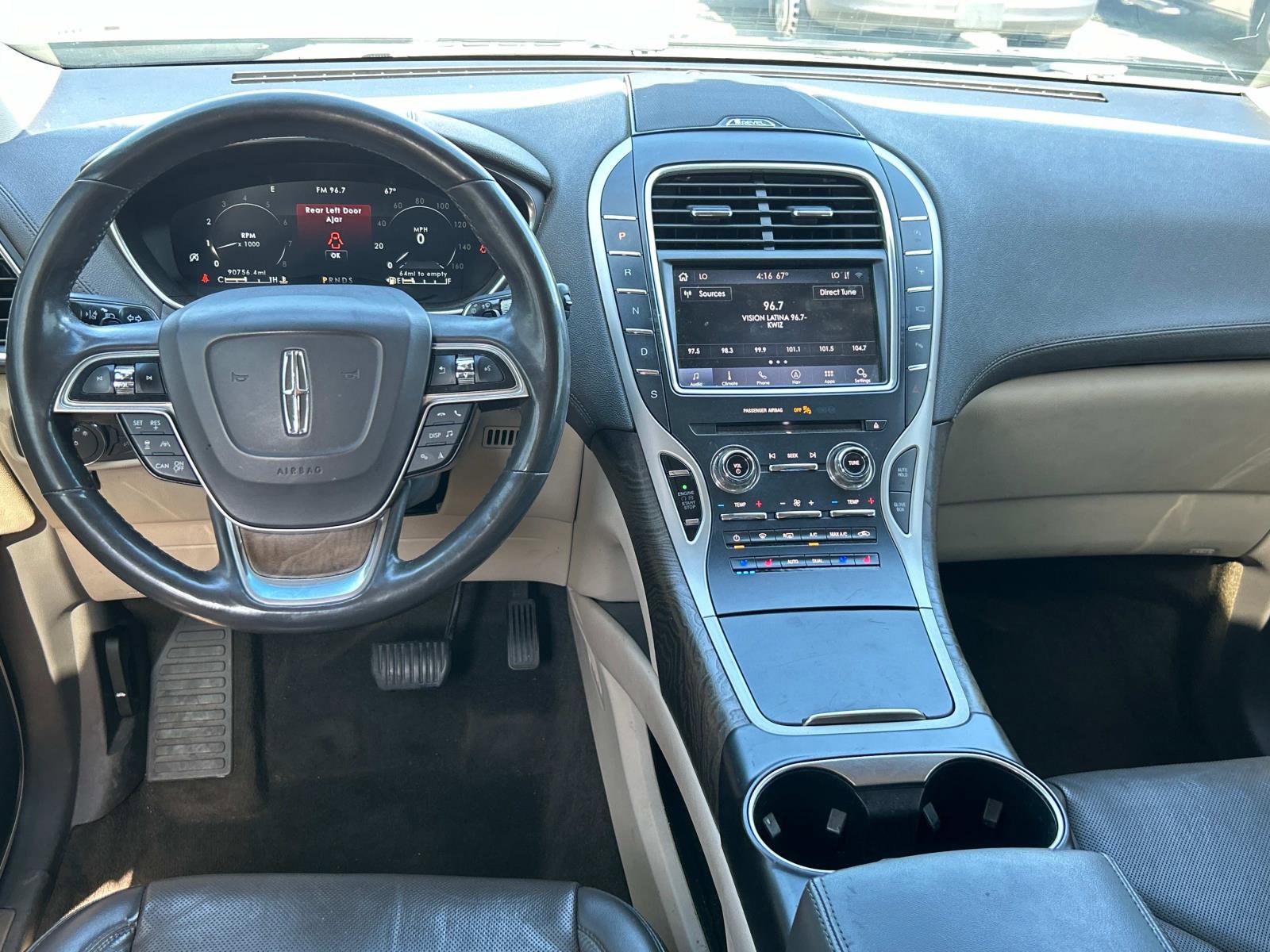 Vehicle image 14 of 31