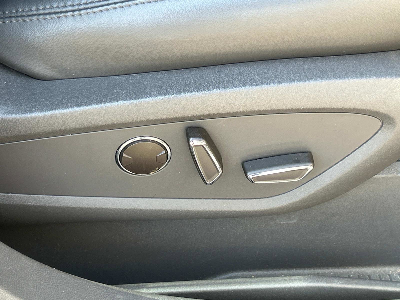 Vehicle image 24 of 31
