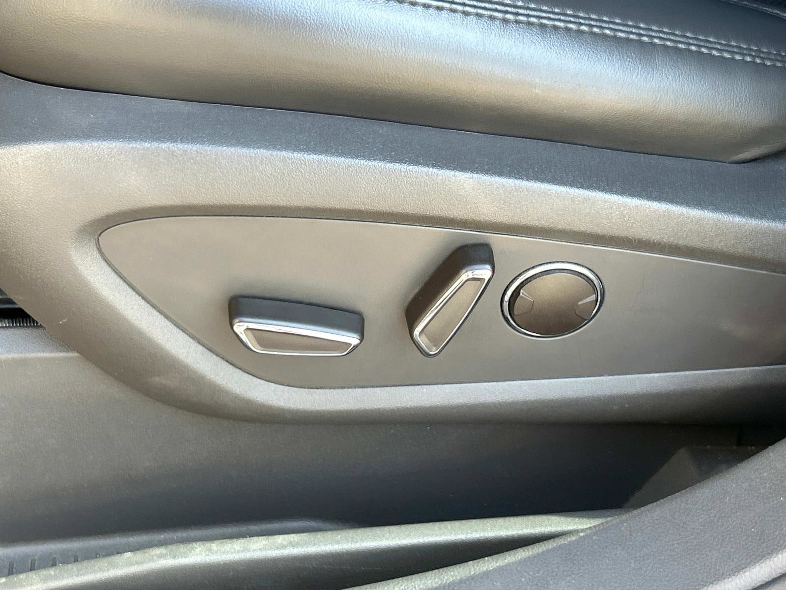 Vehicle image 26 of 31