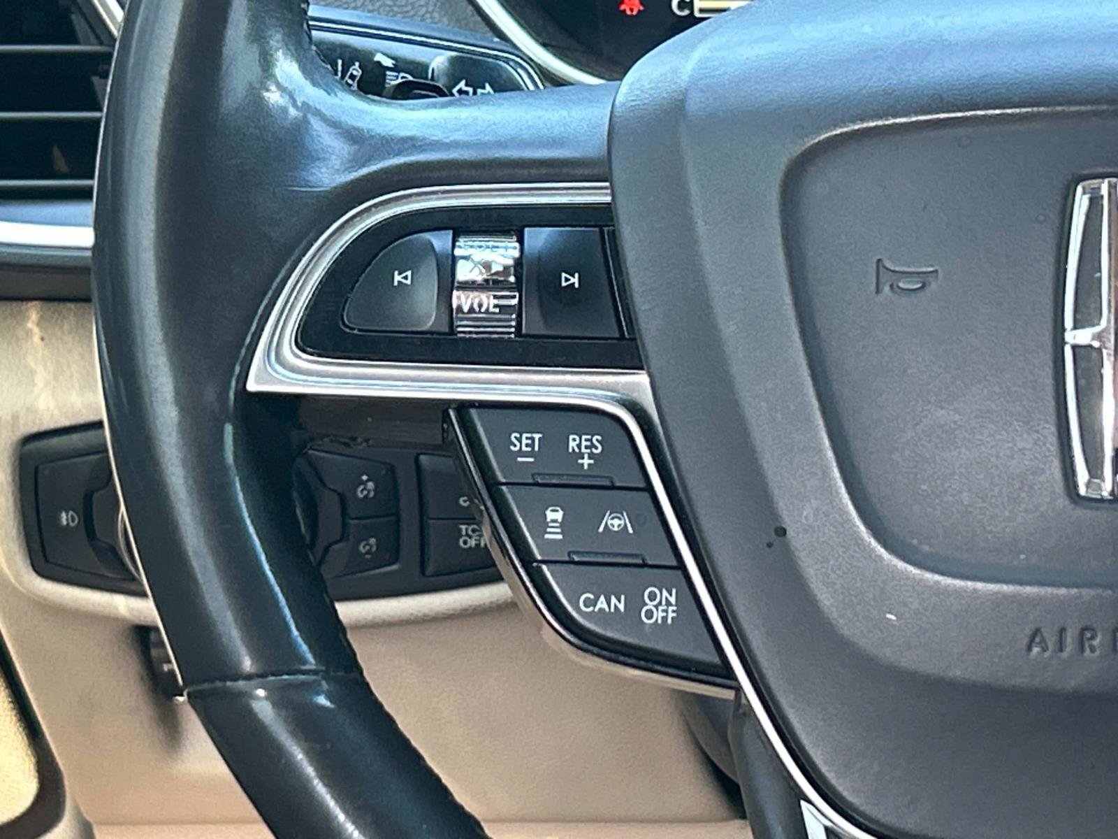 Vehicle image 25 of 31