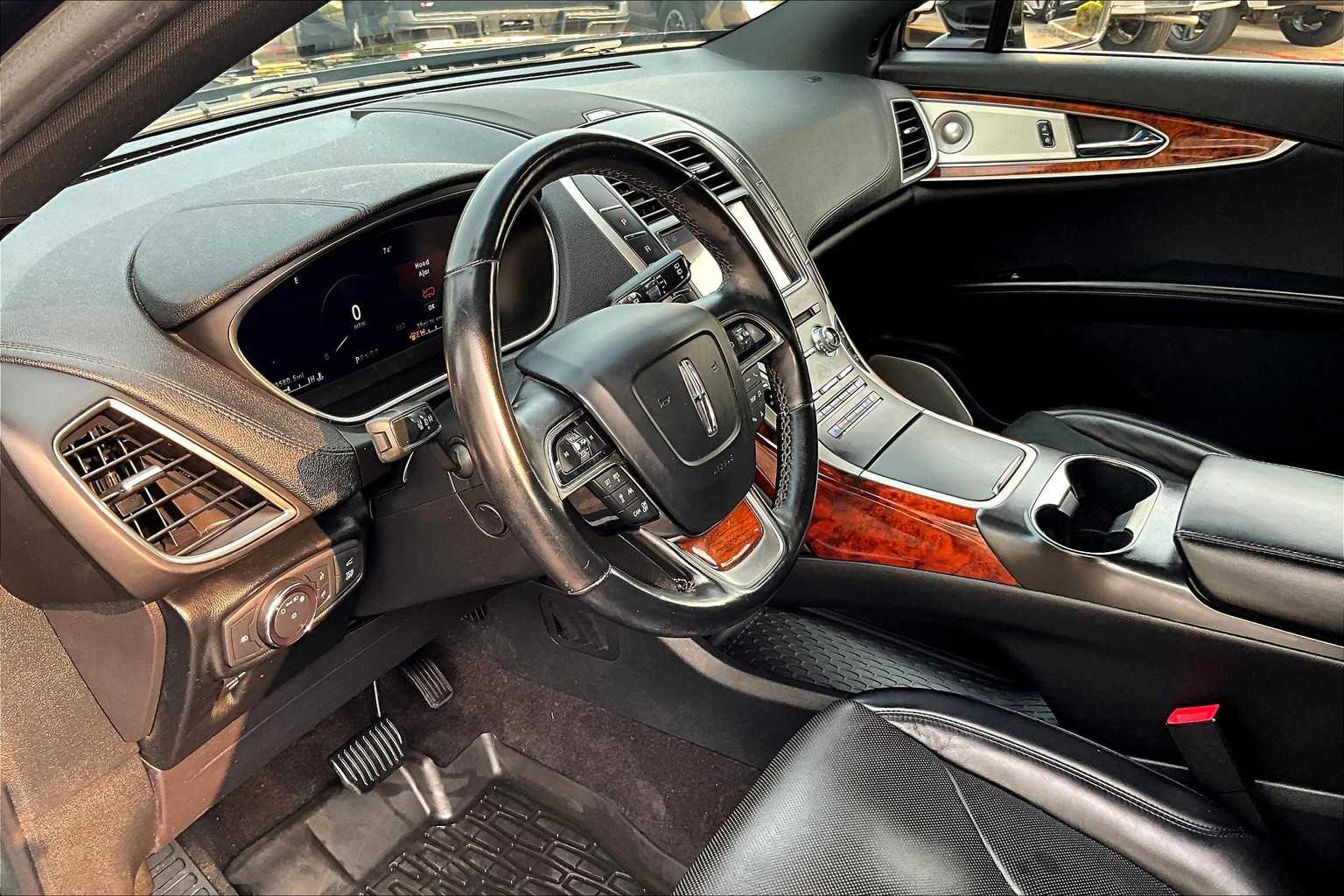Vehicle image 17 of 34